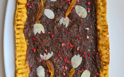 Mazurek na odchudzonym spodzie z fit kajmakiem z daktyli